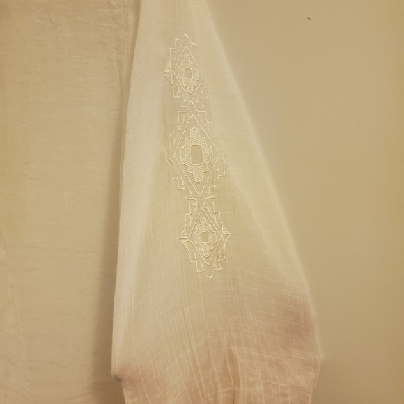 Sheer white VNeck blouse - Picture 4 of 5